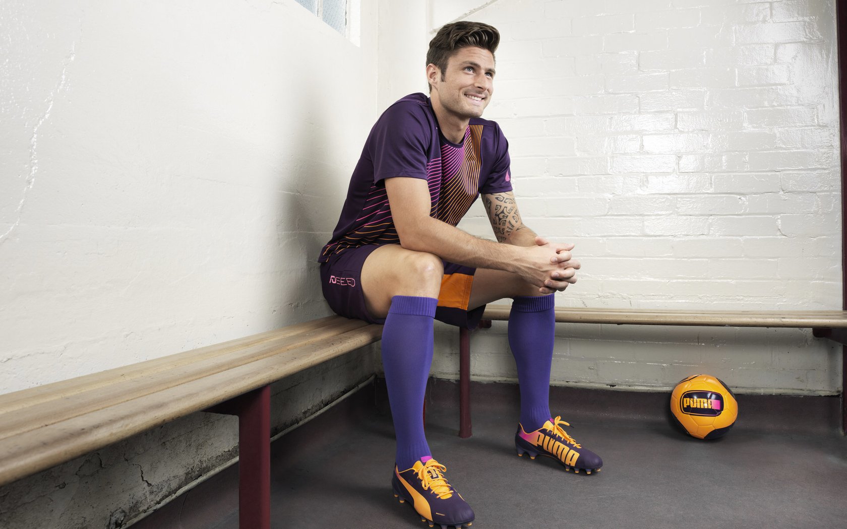 爱游戏体育-曼联终结日本，戈麦斯，那个被遗忘名字的逆袭